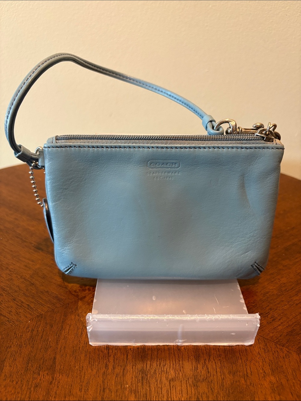 COACH vintage Wristlet Bag light blue lined in mini C fabric/hang tag
Like new